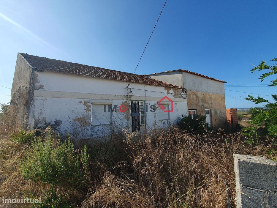 Casas para recuperar e terreno rústico