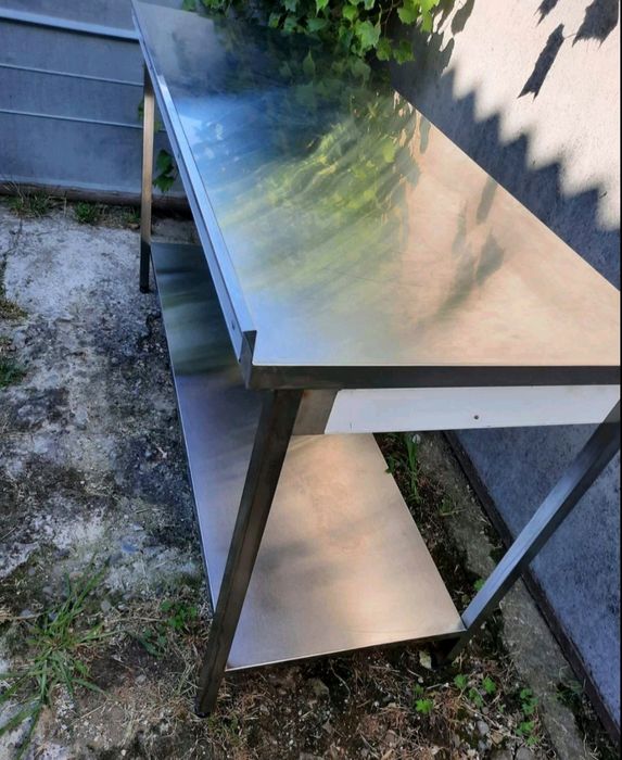 Продам стіл з нержавіючої сталі.