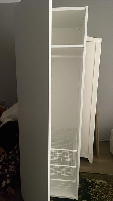 Biała szafa Ikea