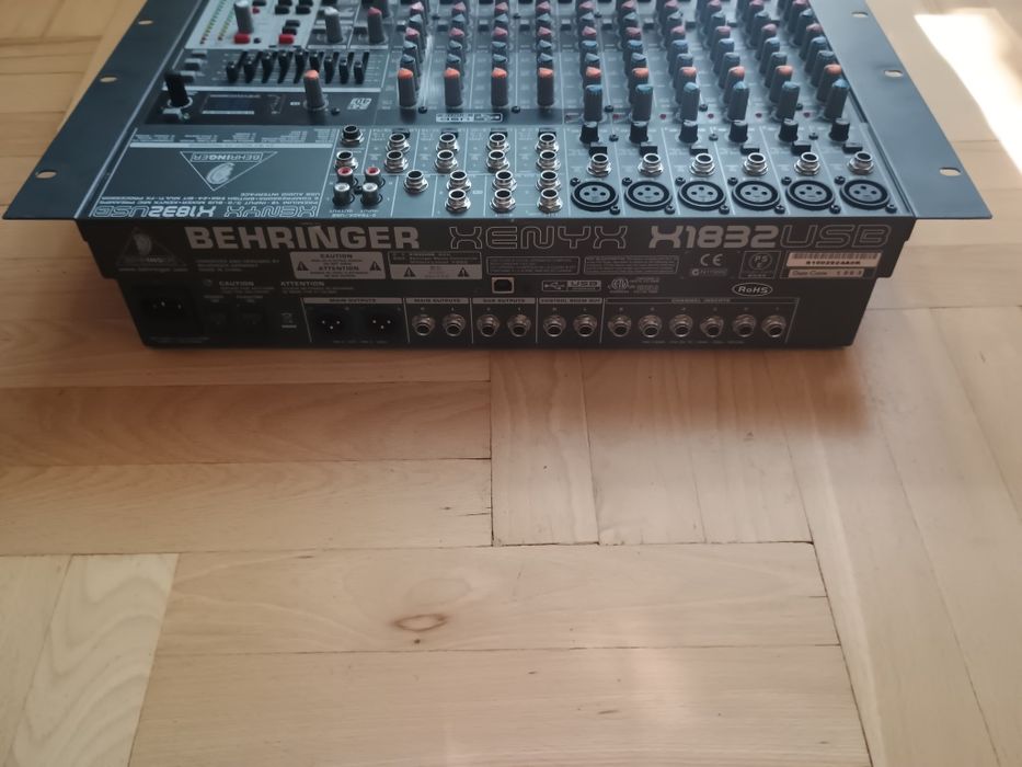 Behringer Xenyx X1832USB