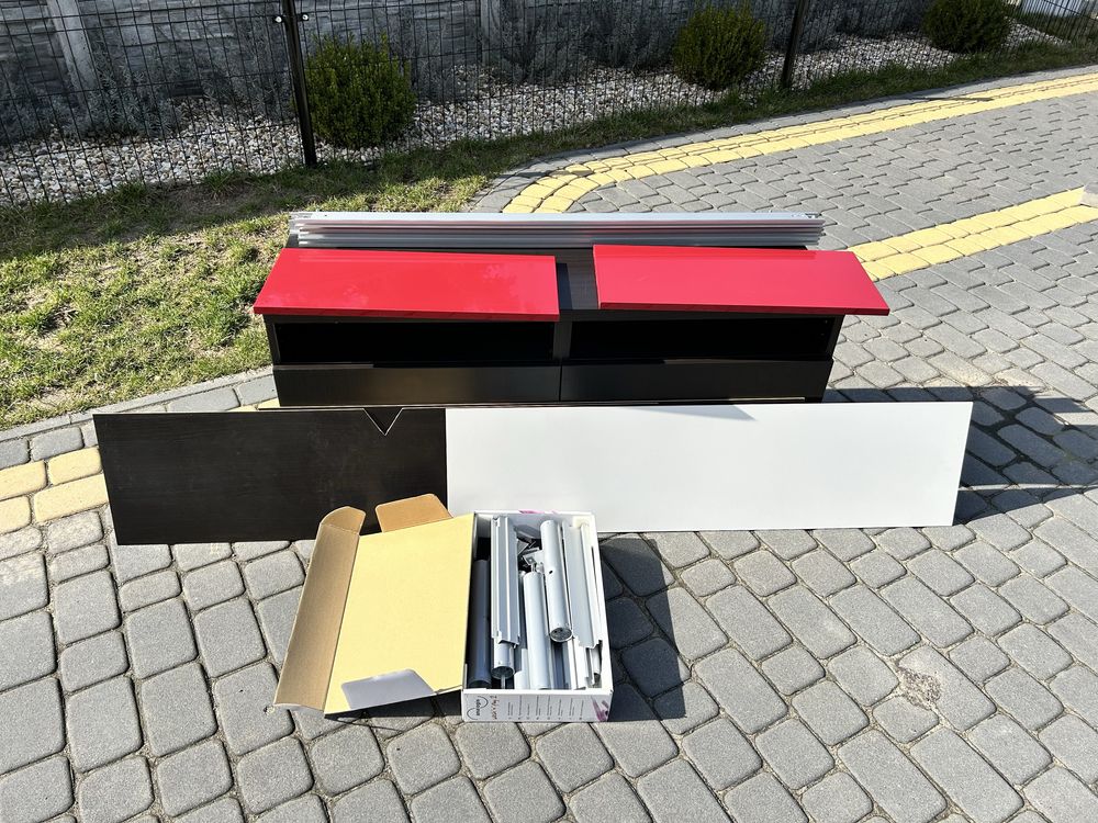 Regał rtv Besta ze ścianką Rtv Framsta z Ikea.