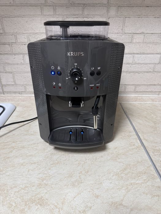 Кавомашина Krups Essential Roma  EA81.
