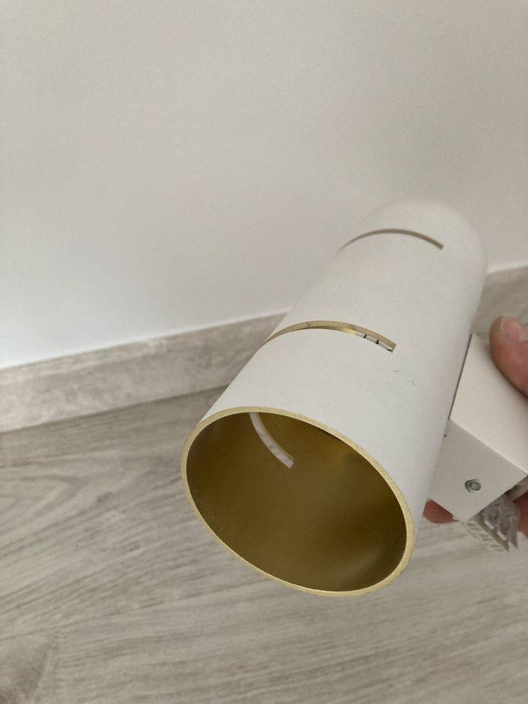 Lâmpada led branco-dourado