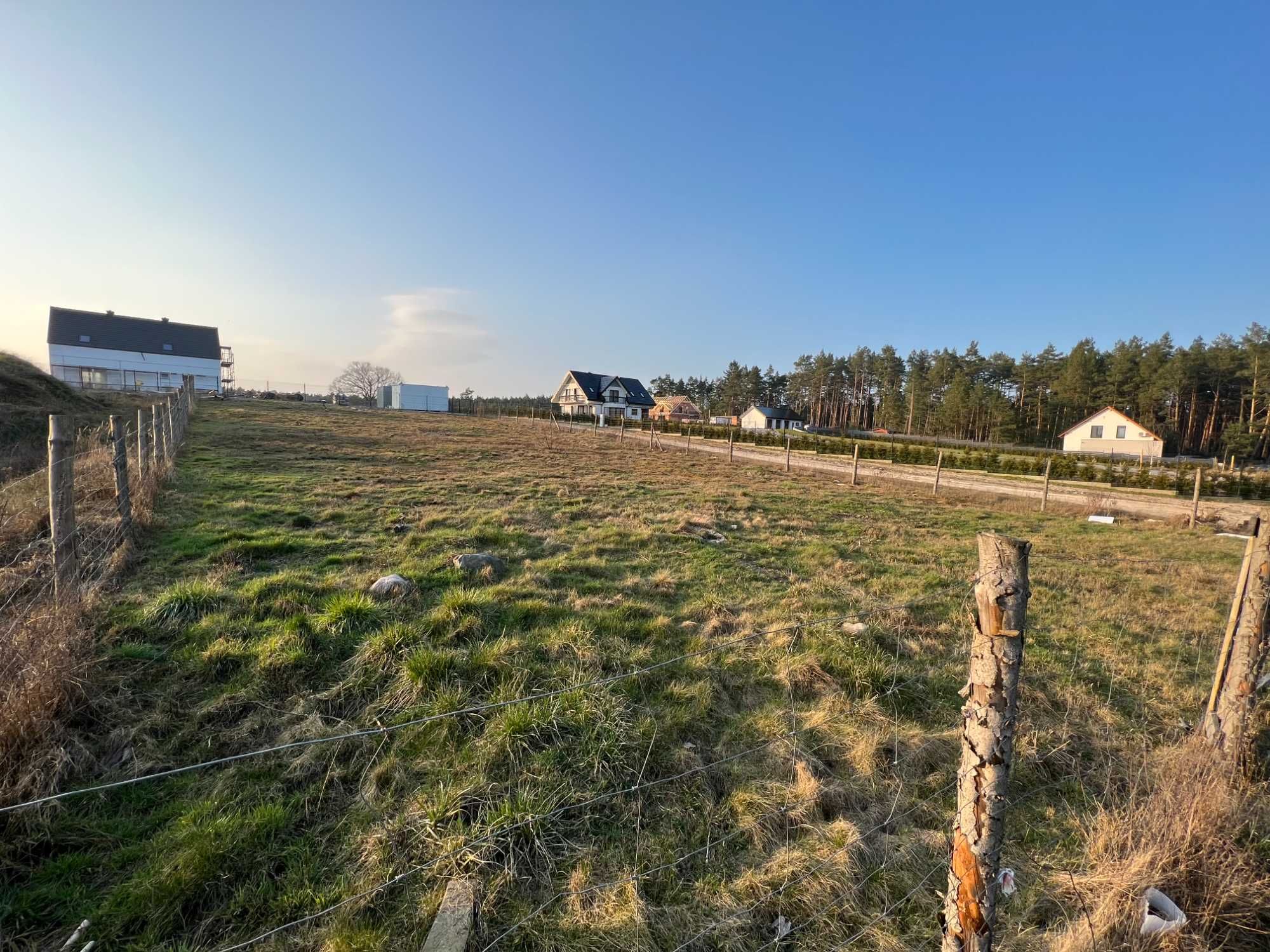 Jeziorki (PIła 8 km), działka budowlana 1227m2, wszystkie media