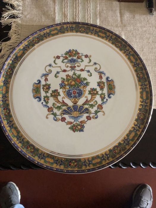 Prato de porcelana muito bonito antigo