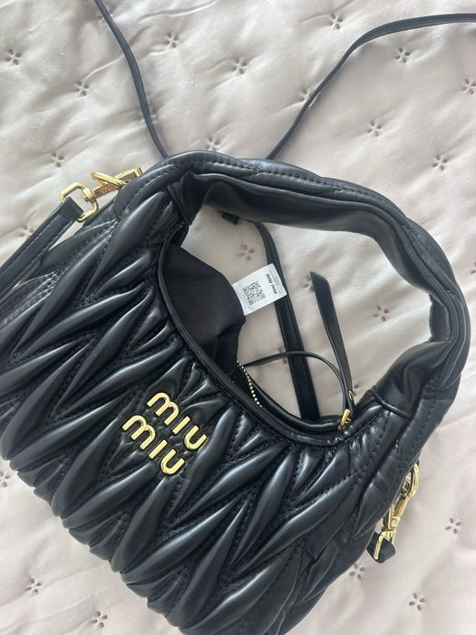 Carteira/ Bolsa/ clutch miu miu preta