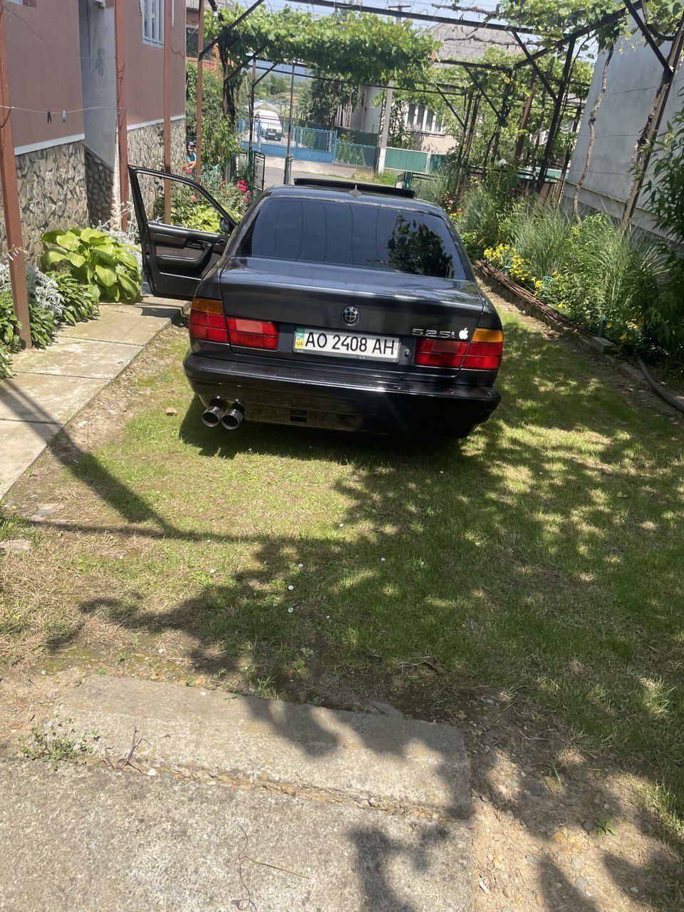 Продам бмв 525і.