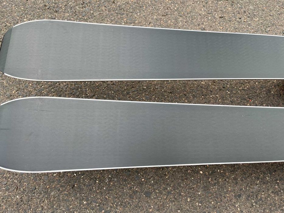 Narty ROSSIGNOL REACT R4 CARBON 177 cm rocker 2023 BDB STAN!