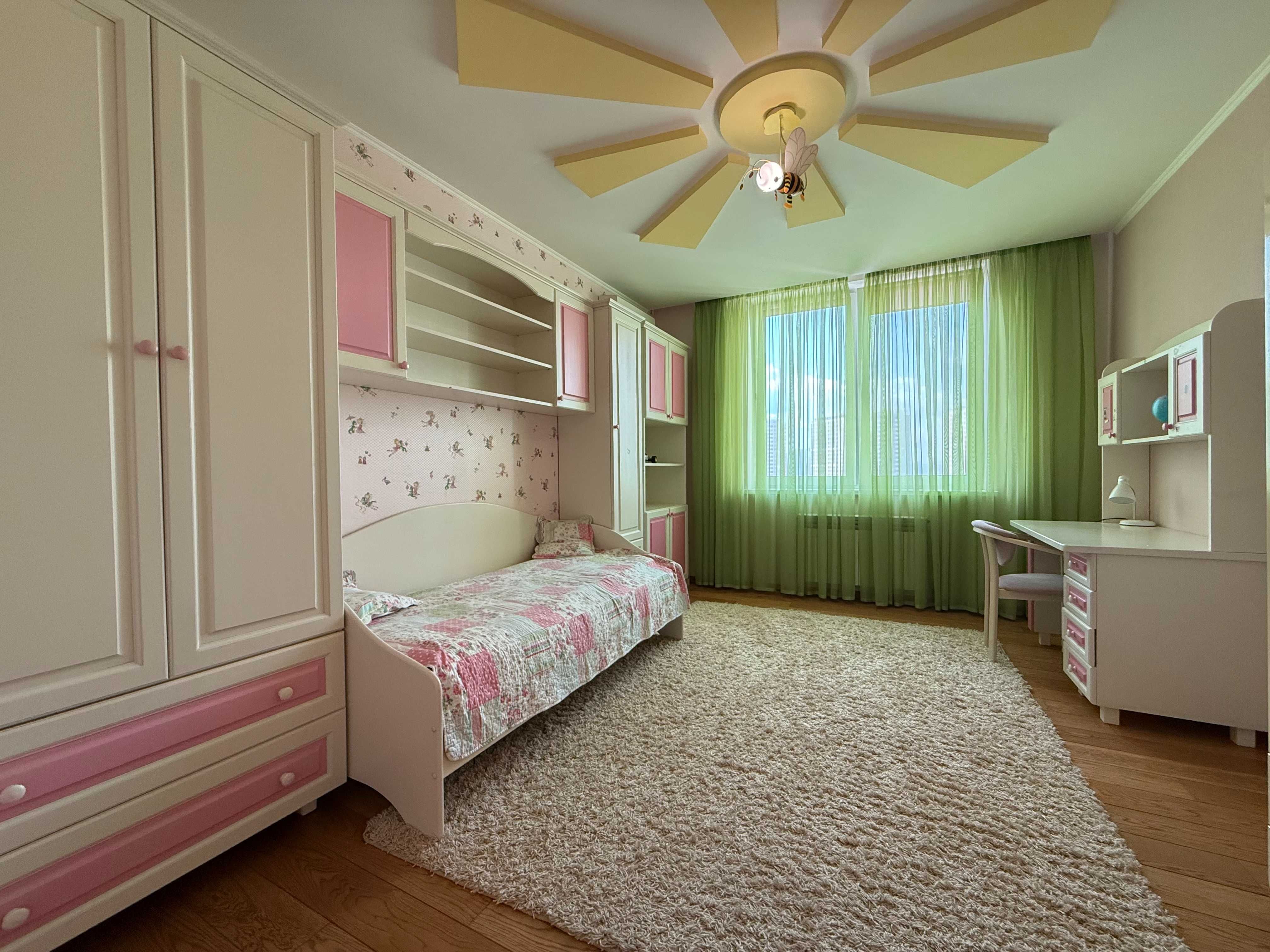 4-кімн. 133кв.м, вул. Срібнокільська  22, метро Осокорки, Рівер Молл.