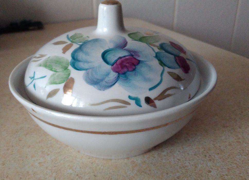 Чайник фарфоровый, сахарница, масленка, для сливок, чашки