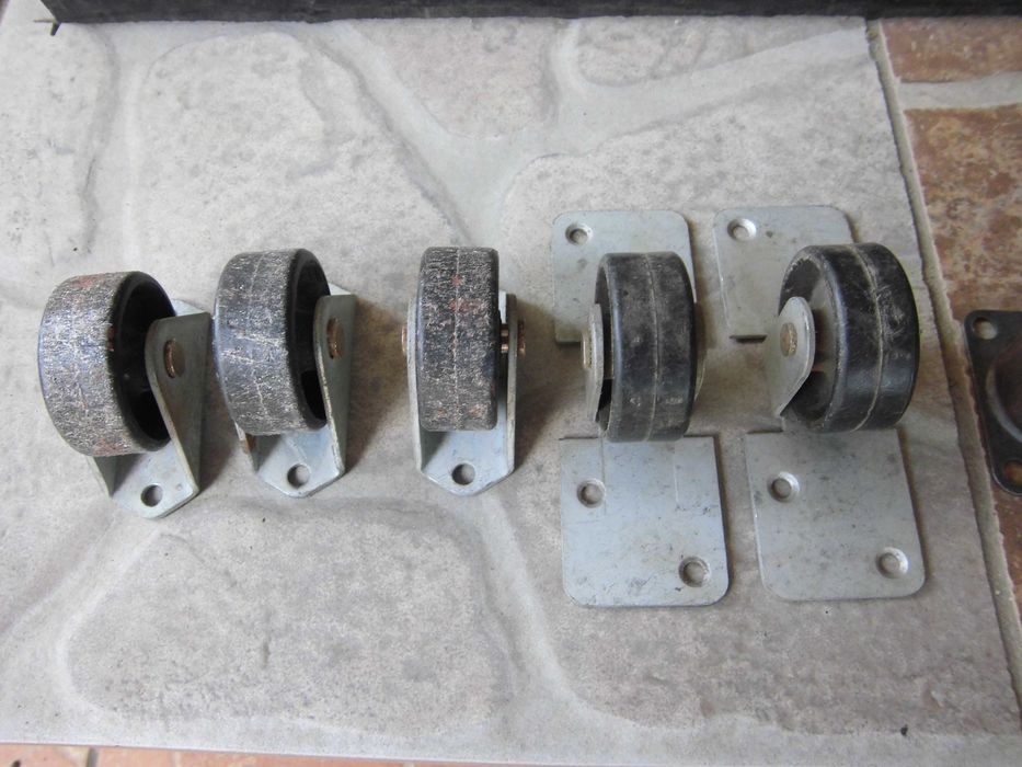 Завис мебельный, старого типа.