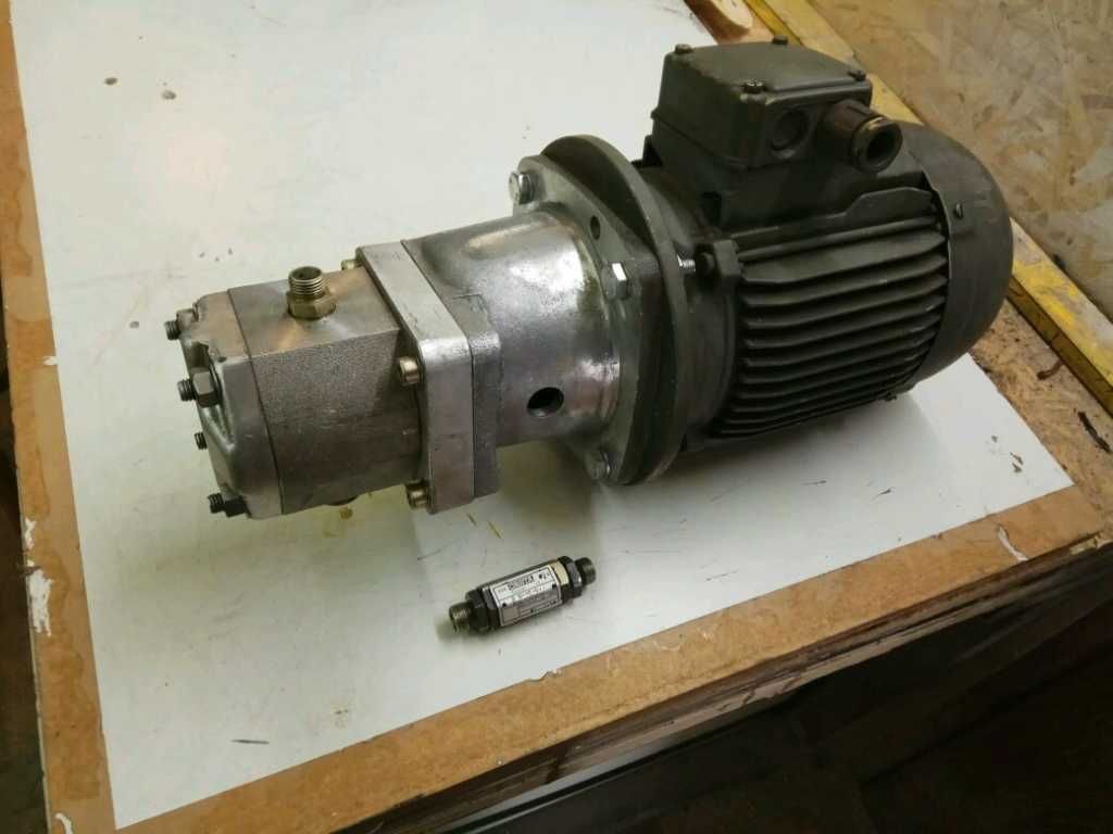 Pompa hydrauliczna z silnikiem - ORSTA TGL37069