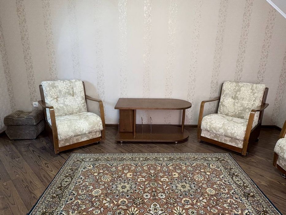 Комплект: диван, 2 крісла та журнальний столик