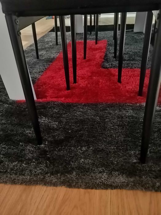 Carpete Preta e Vermelha 2,40x1,50