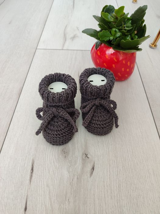 Grafitowe niechodki, buciki dla bobasa