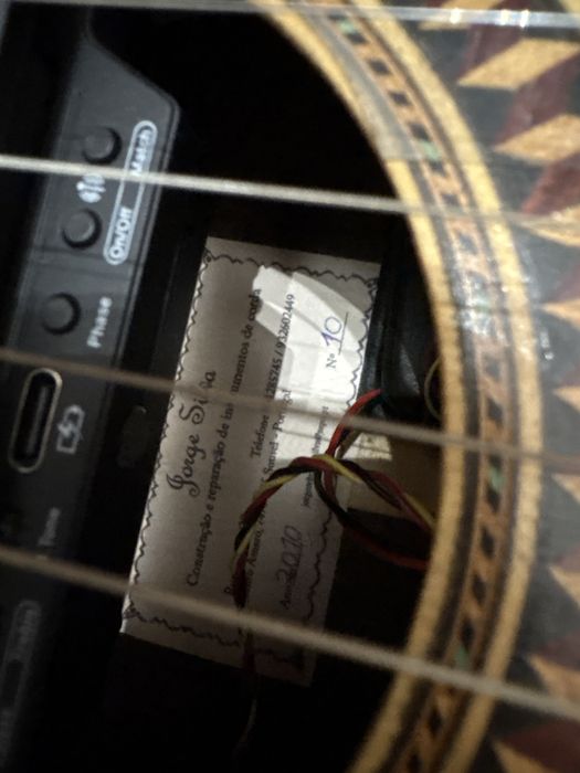 Viola de acompanhamento de fado