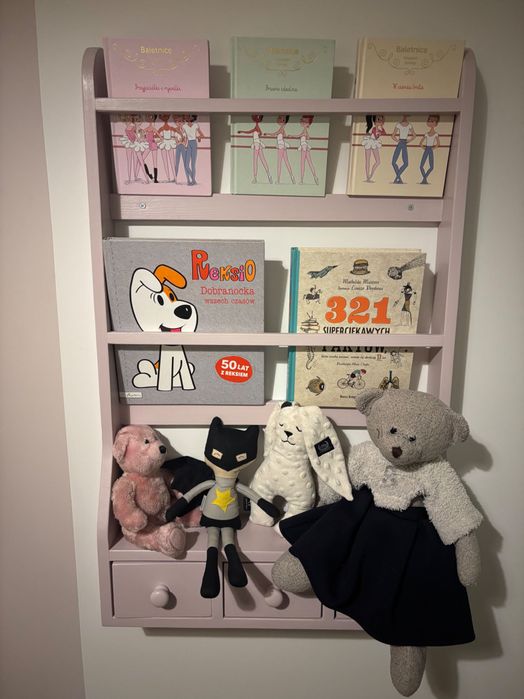 Dziecięca drewniana półka  wisząca biblioteczka