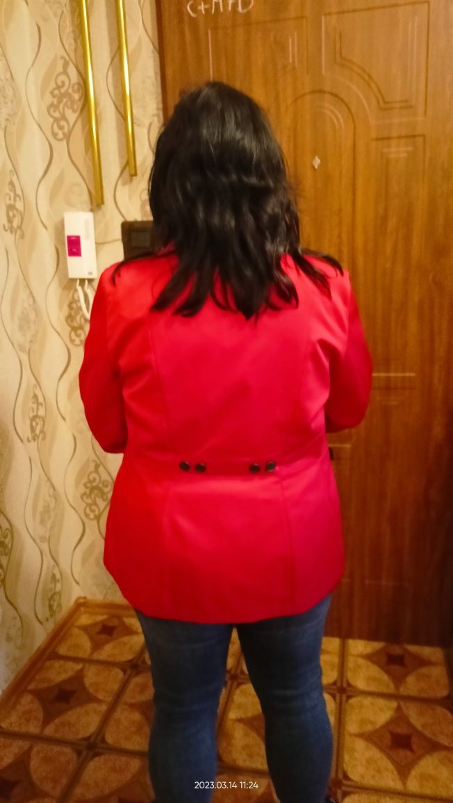 Czerwona kurtka płaszcz wiosenny