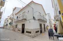 Prédio - Apartamento + Espaço Comercial - Centro Histórico da Nazaré