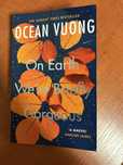 Ksiażka „On Earth We’re Briefly Gorgeous” Ocean Vuong