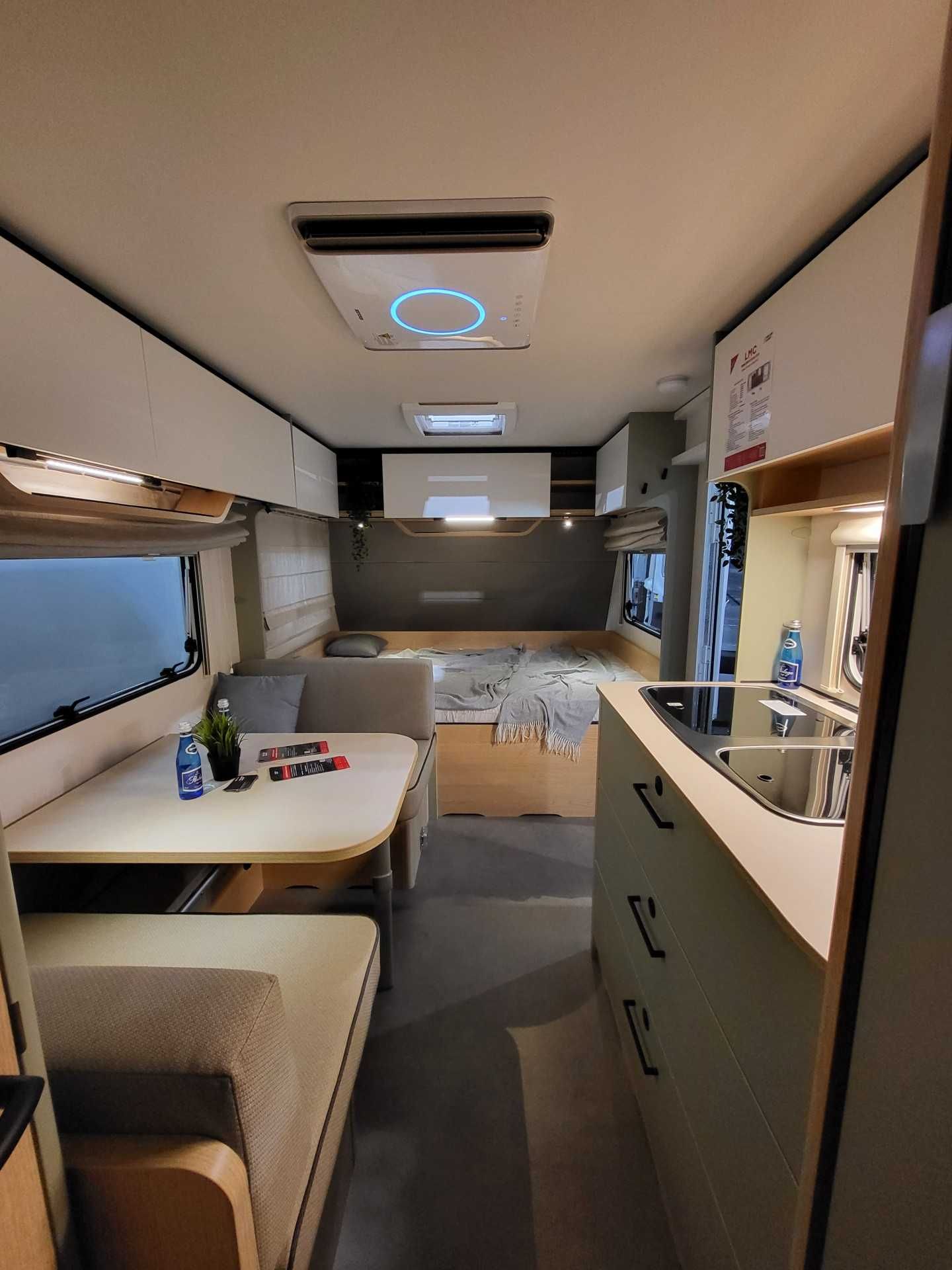 Wynajem 2025 LMC Style 490K 6os 3 piętrowe łóżka przyczepa DMC 1360 kg