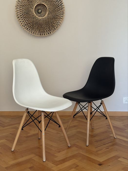Komplet 2 krzeseł Eames DSW czarne i białe - plastikowe kubełkowe