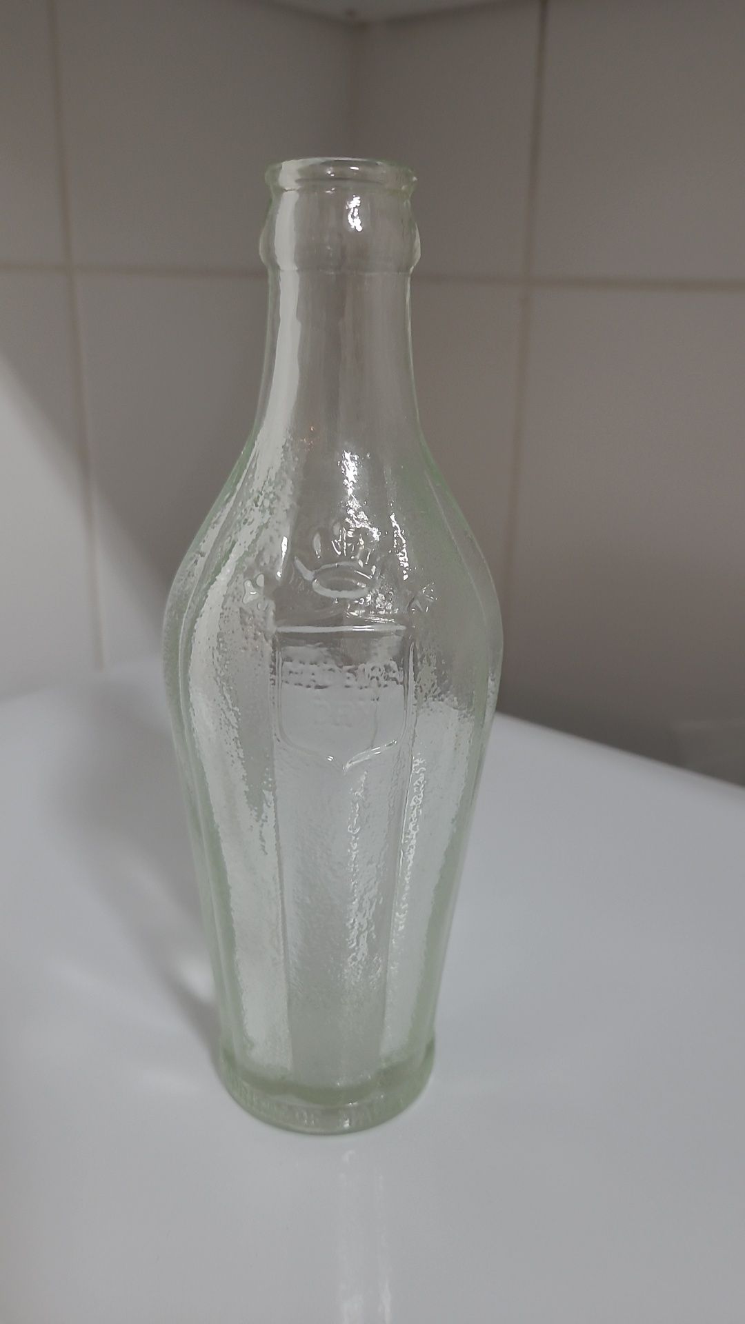 Antiga garrafa pirogravada em alto relevo (Madeira Dry)