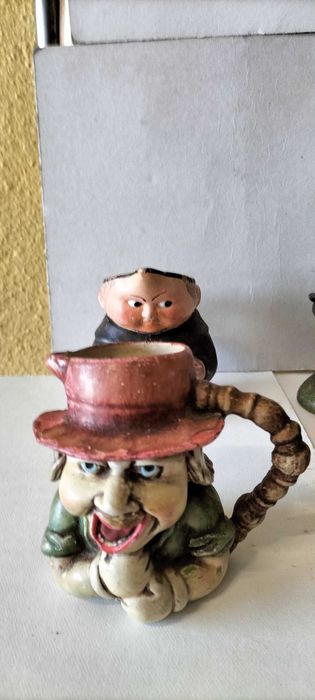 Canecas Antigas de Figuras