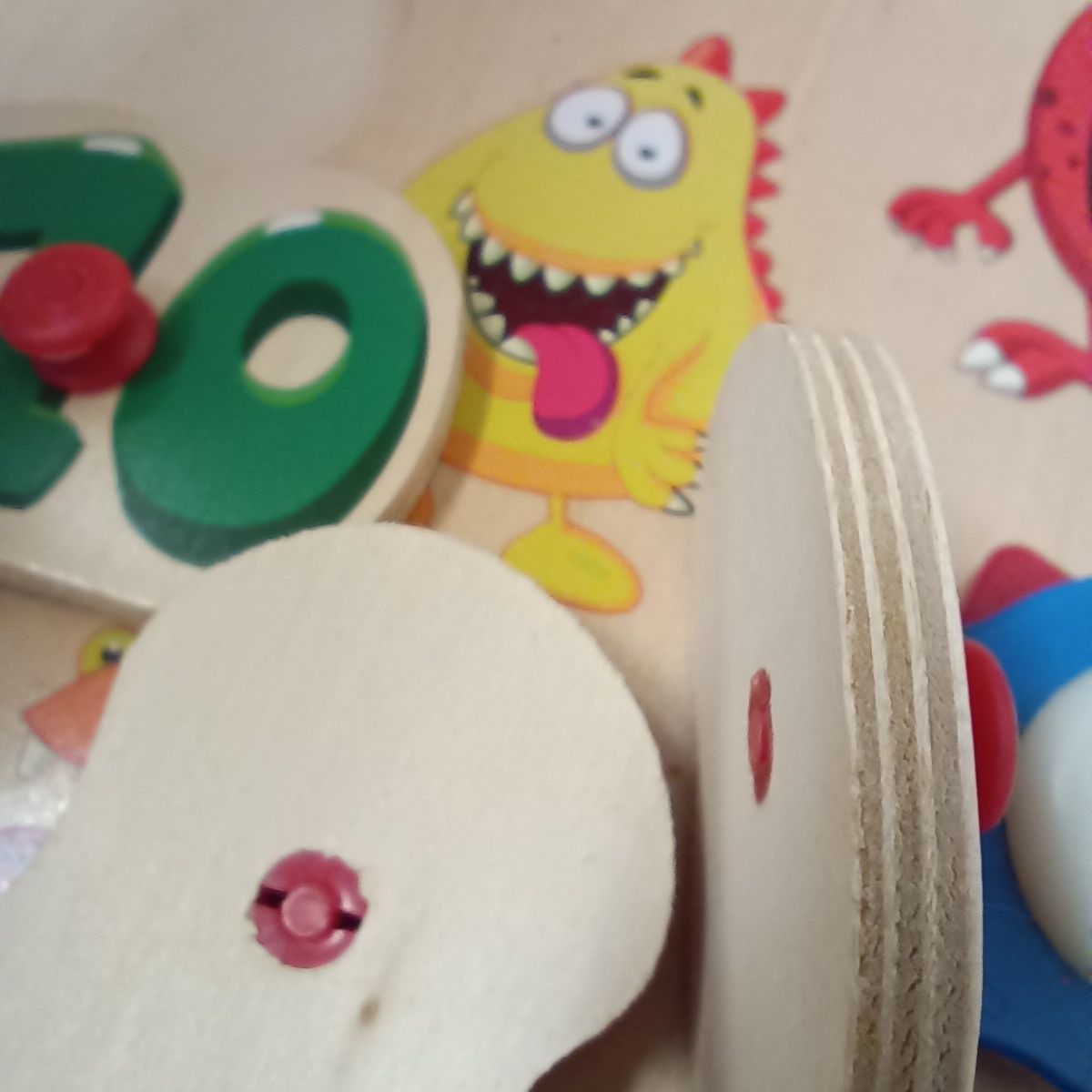Puzzles educativos em madeira