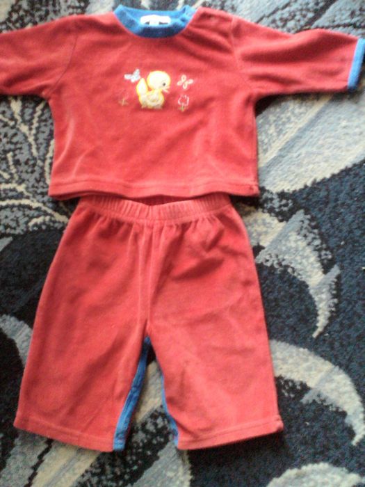 10. Komplet dwuczęściowy dziecięcy rozmiar 62