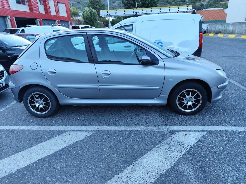 Carro Peugeot 206 1.1 gasolina 2002
