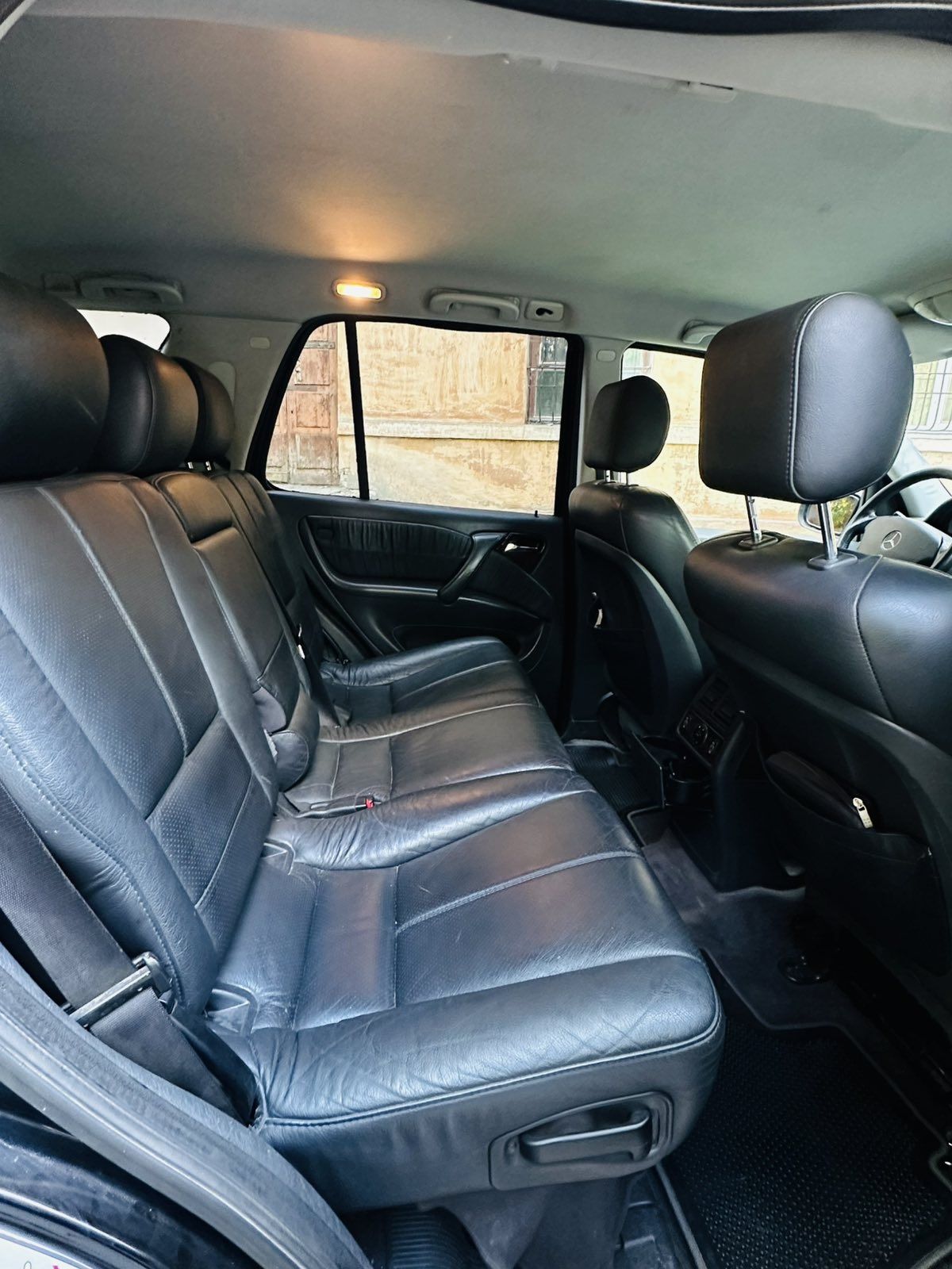 Продам автомобиль Mercedes МL 4 литра дизель полний привод
