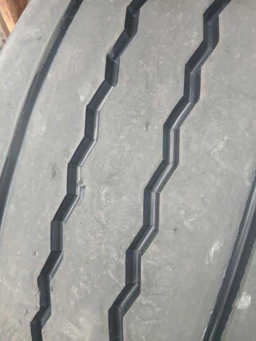 Грузові шини бу 385/65/R22.5