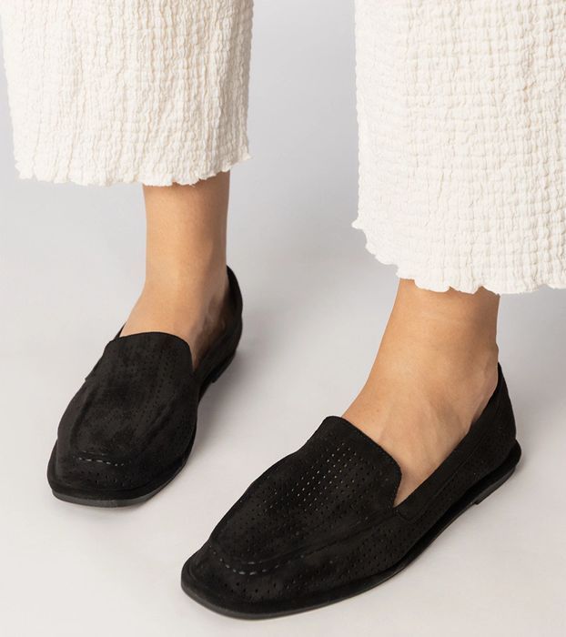 Czarne mokasyny ażurowe z ekozamszu Stanila