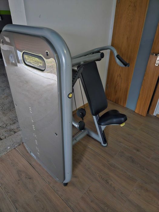 Technogym SIŁOWNIA 2 maszyny na klatkę, barki