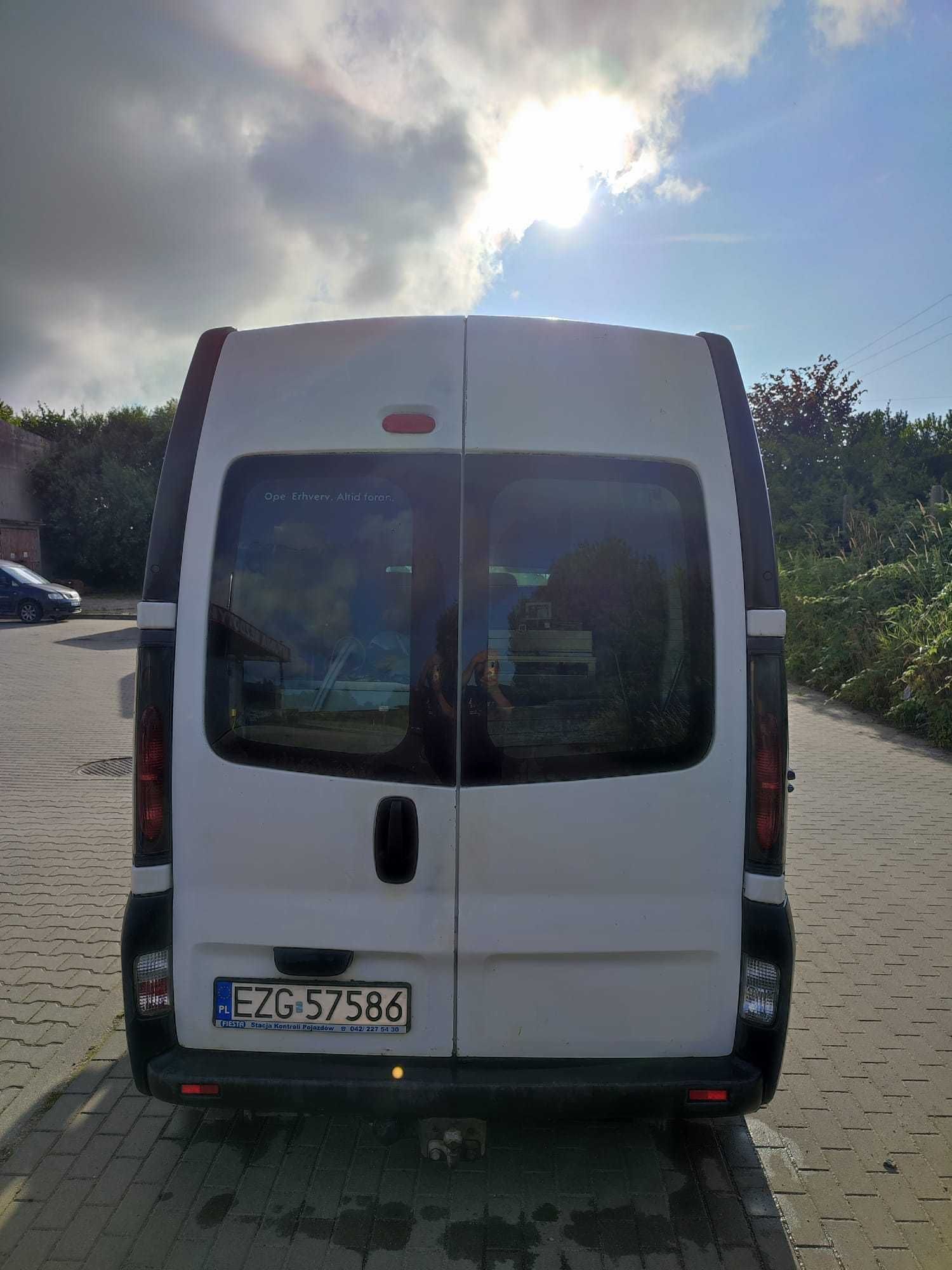 Sprzedam samochód dostawczy Opla Vivaro