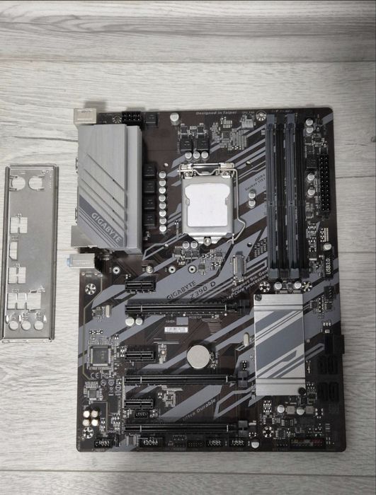 Материнська плата z390d