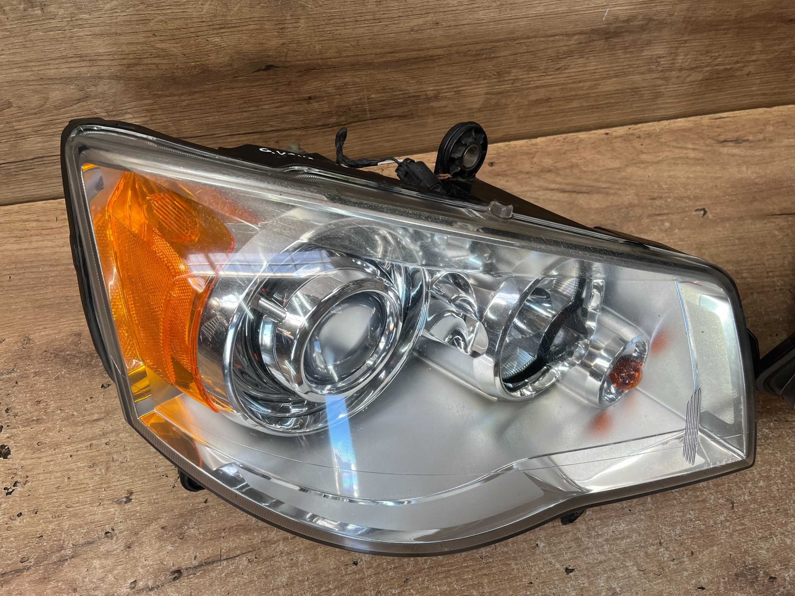 Lampa/reflektor przedni lewy prawy Chrysler Grand Voyager Xenon