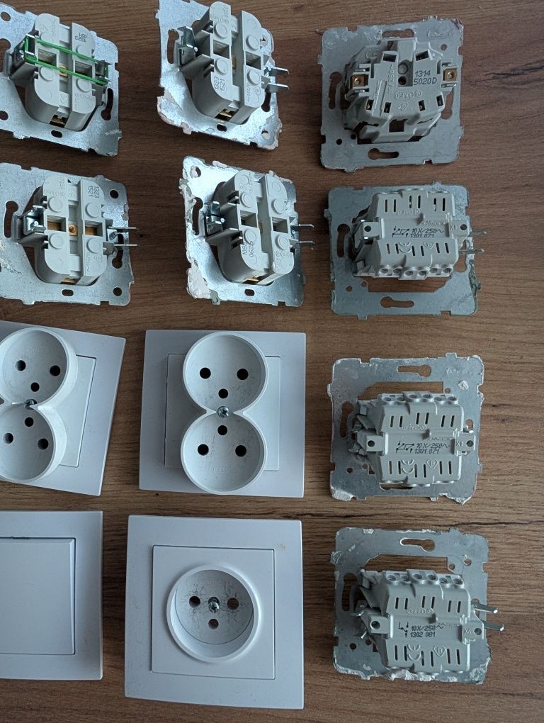 Używane gniazdka elektryczne i włączniki Ospel i Simon