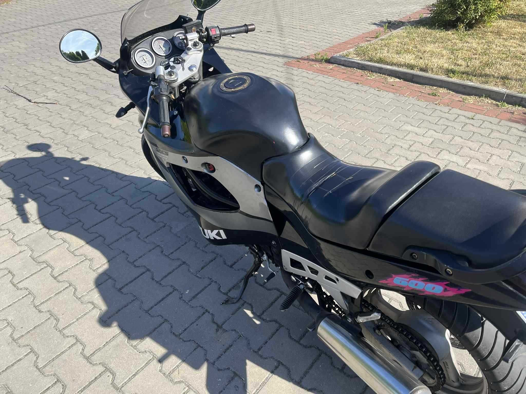 Suzuki GSXF 600 Olejak