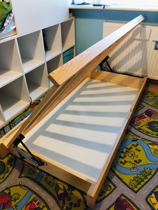 Łóżko, Stelaż łóżka drewniany na kółkach, otwierany160x80 dla dziecka