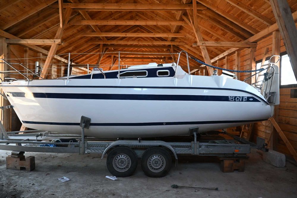 Jacht żaglowy TES 678 BT