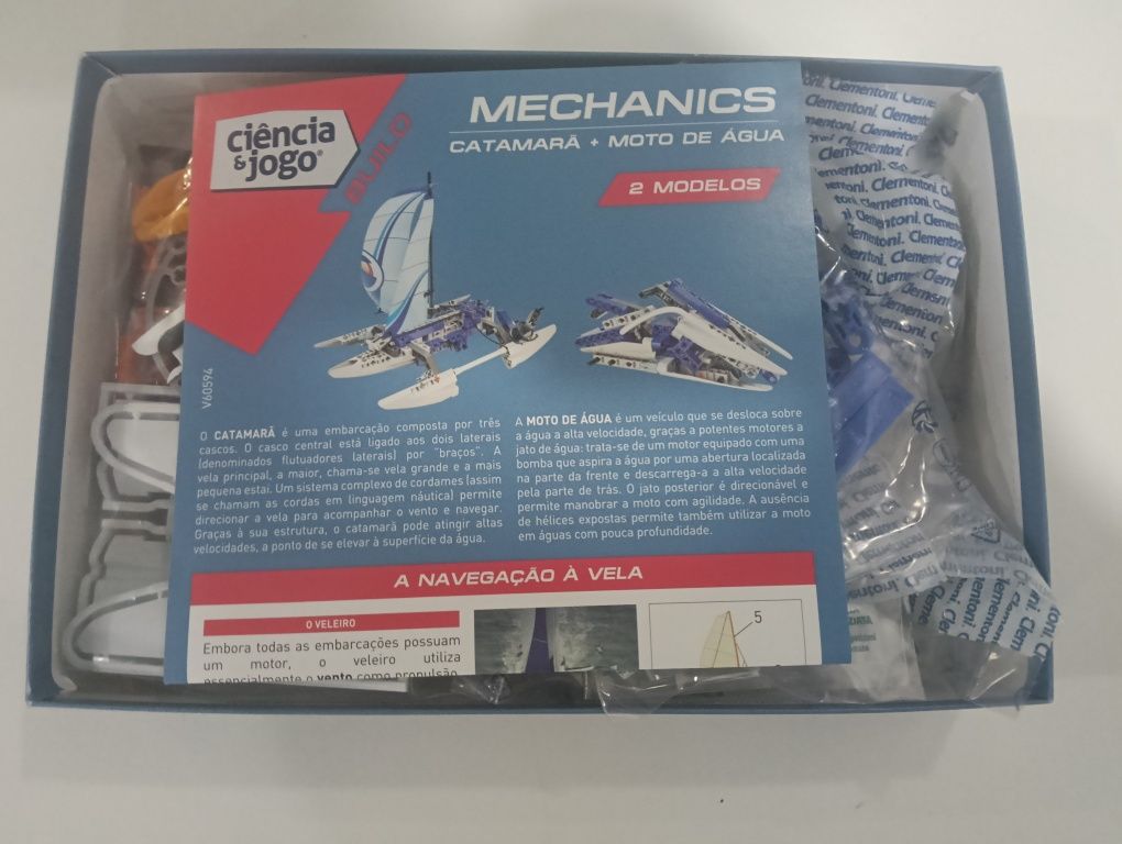 Laboratório de Mecânica - Catamarã e Moto de Água
Clementoni