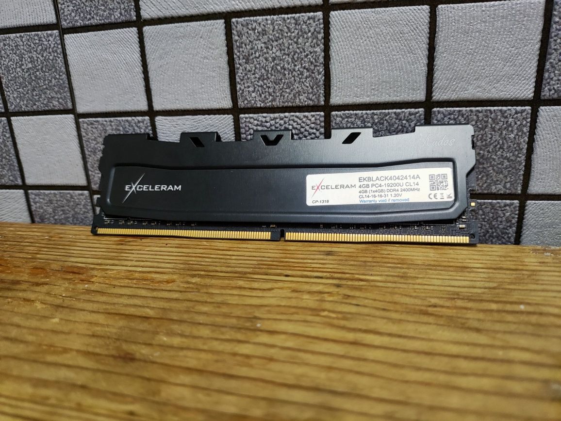 4Gb память DDR4-2400 Exceleram Kudos