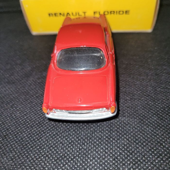 Carro miniatura Renault