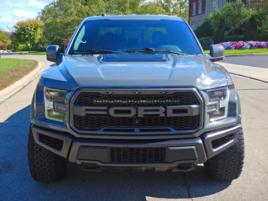 Ford F-150 Raptor SuperCrew      2018