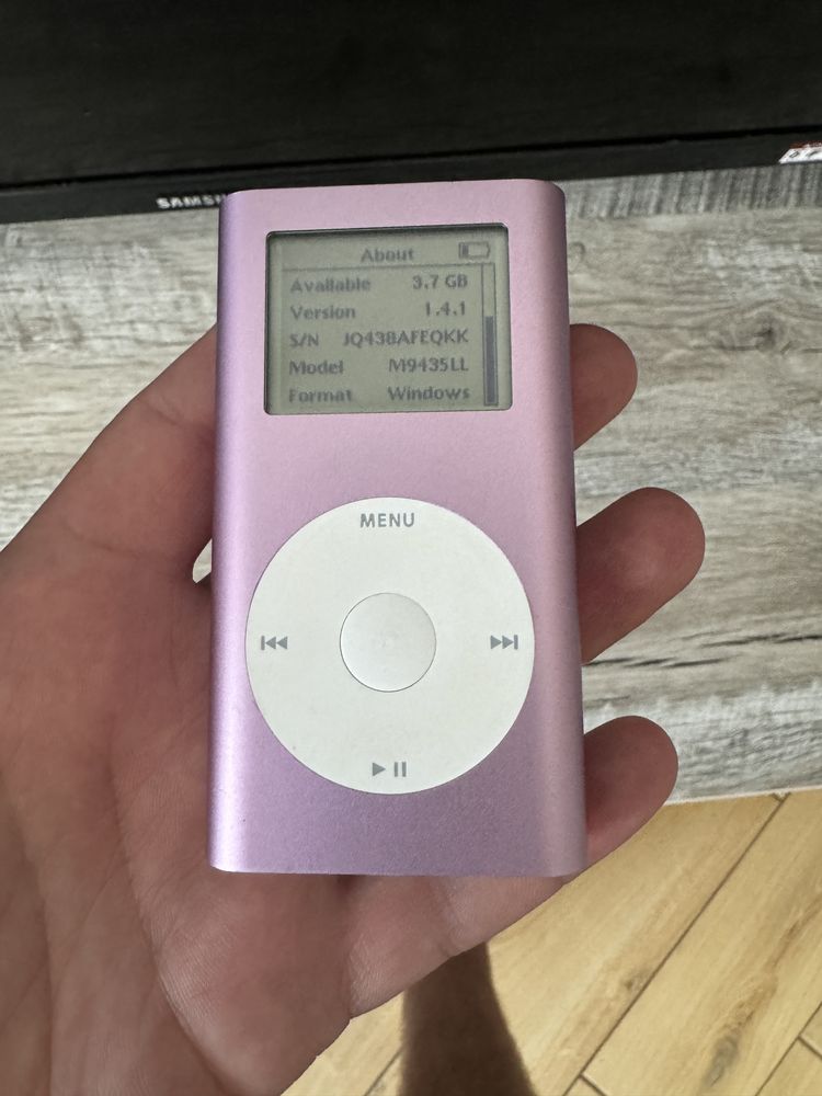 Apple apod mini 4 gb pink A1051