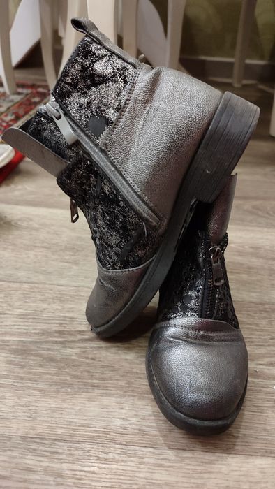 Взуття для дівчинки осінні черевики/кросівки/босоніжки 35-37 розмір (д