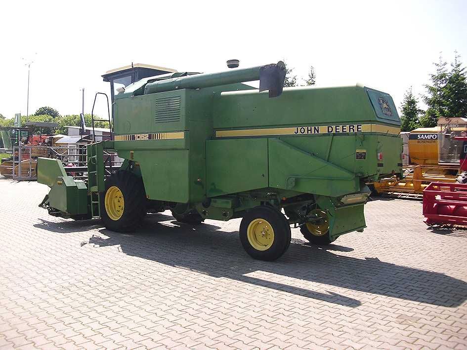 Зерноуборочный комбайн John Deere 1052