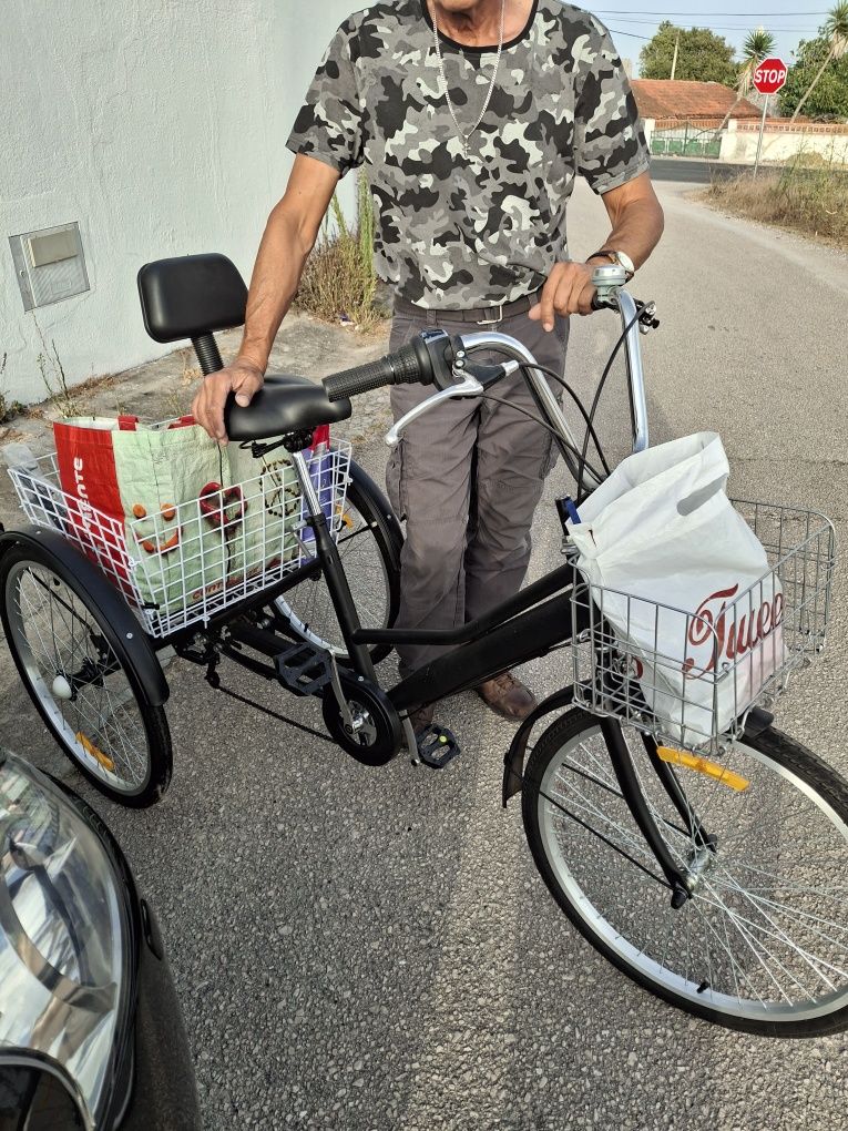 Bicicleta de três rodas para adulto